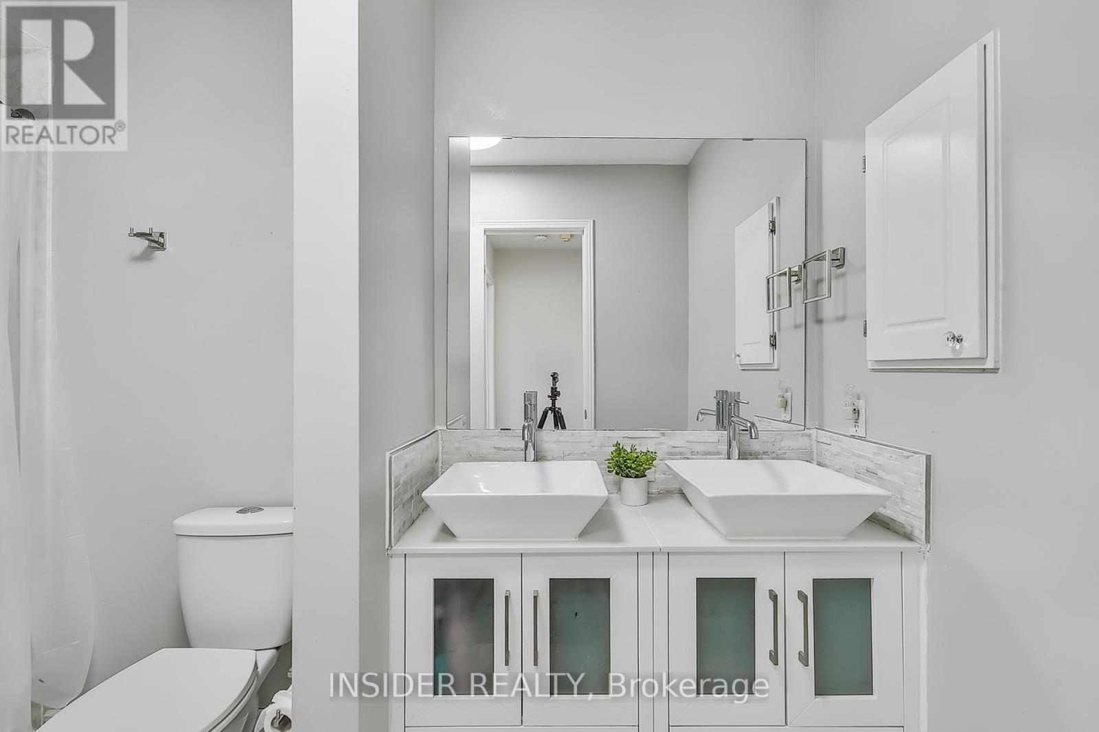 35 Langlaw Drive, Cambridge, Ontario  N1P 1J1 - Photo 24 - X12412375