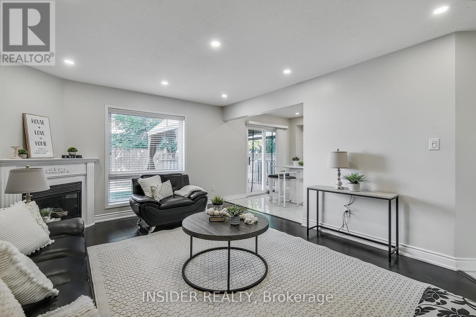 35 Langlaw Drive, Cambridge, Ontario  N1P 1J1 - Photo 3 - X12412375