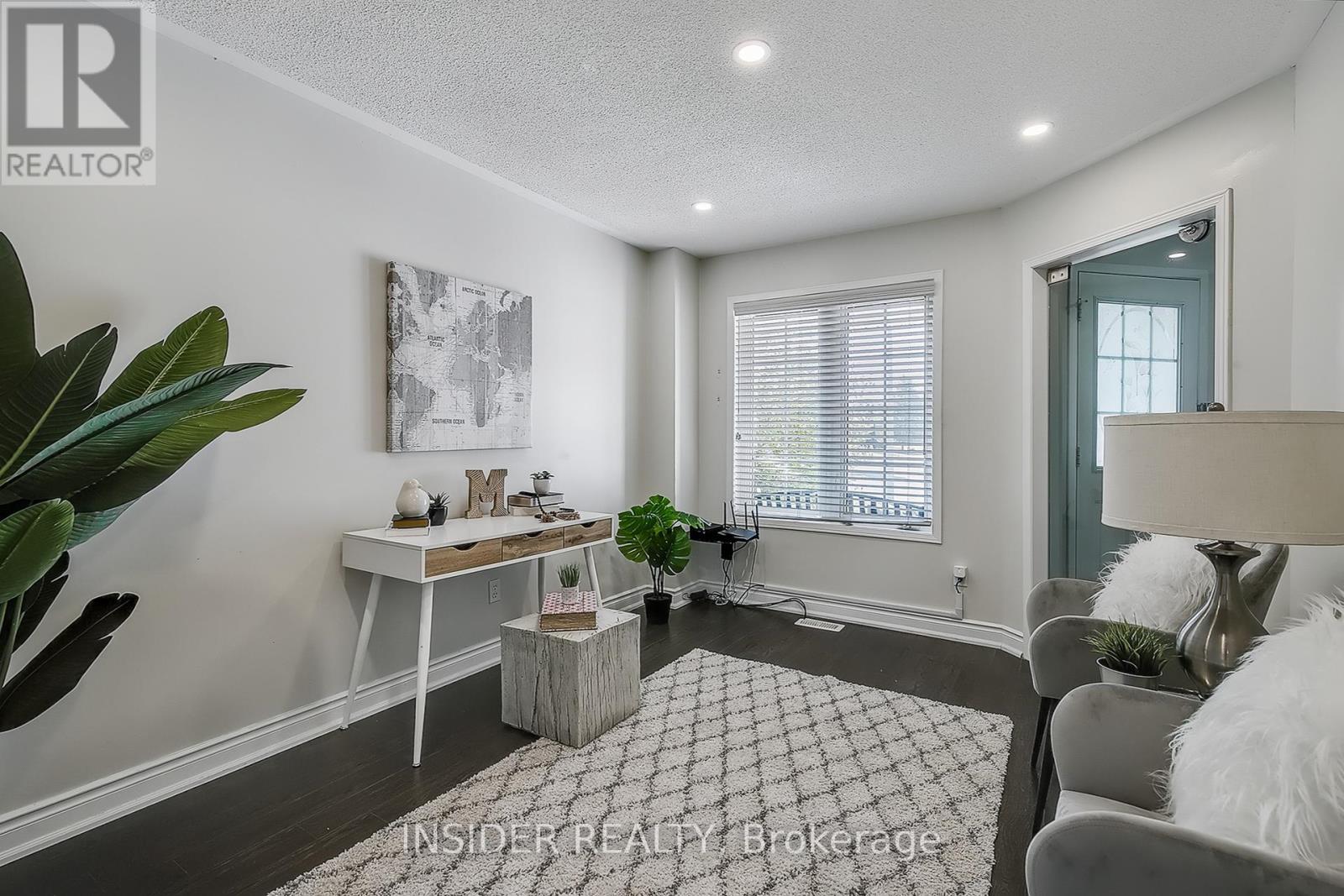 35 Langlaw Drive, Cambridge, Ontario  N1P 1J1 - Photo 5 - X12412375