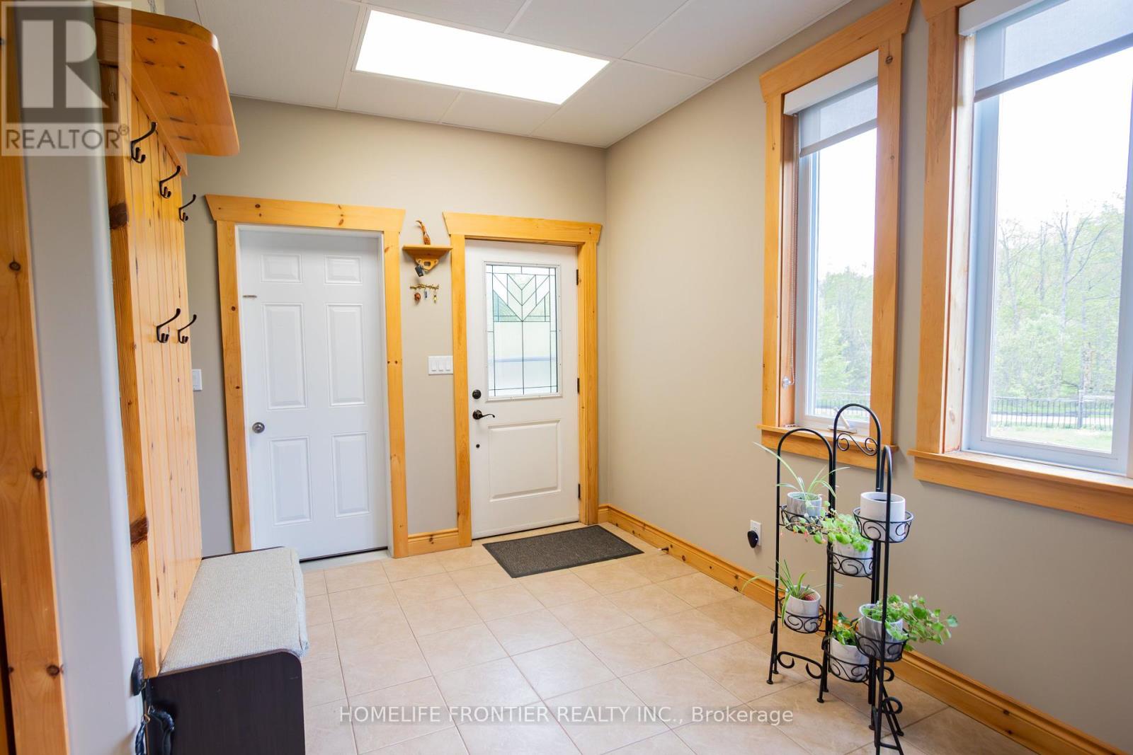 1019 Silk Lane, Minden Hills, Ontario  K0M 2K0 - Photo 3 - X12412423