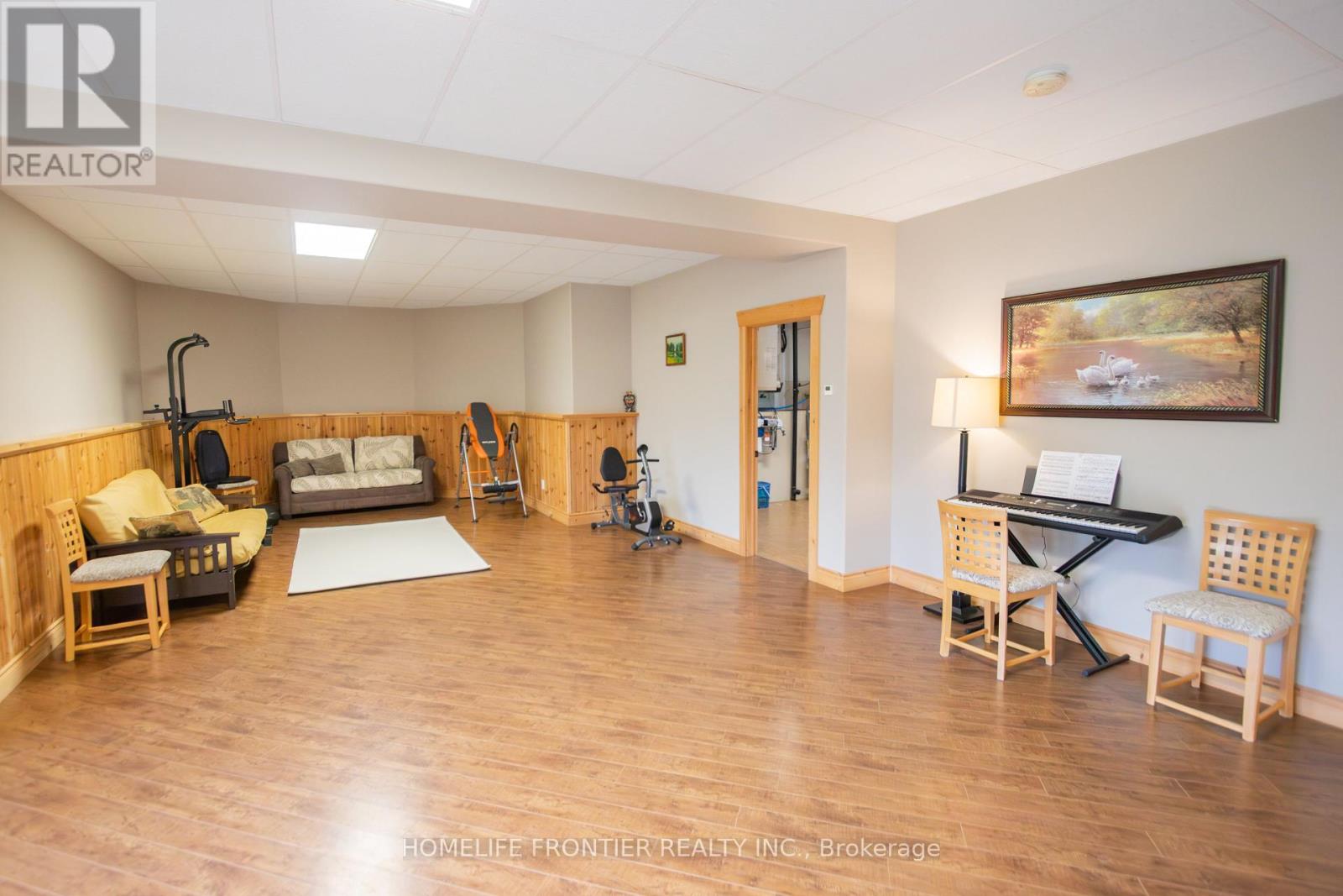 1019 Silk Lane, Minden Hills, Ontario  K0M 2K0 - Photo 4 - X12412423