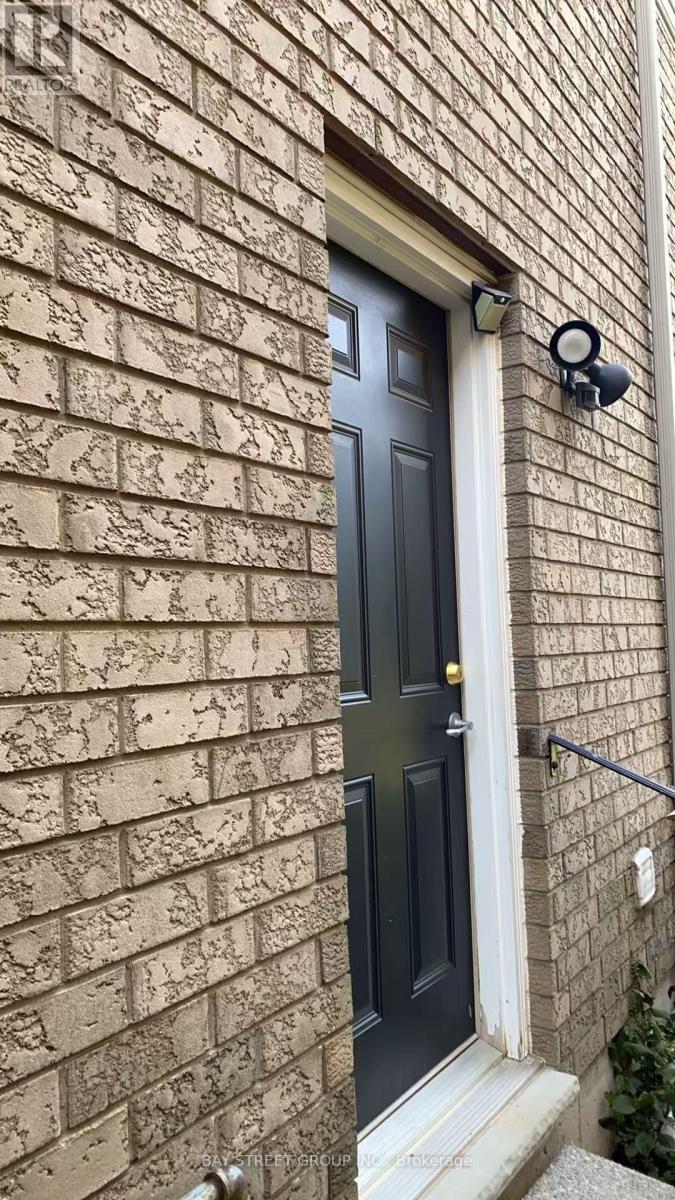 8 Charity Court, Hamilton, Ontario  L9K 0A8 - Photo 4 - X12412431