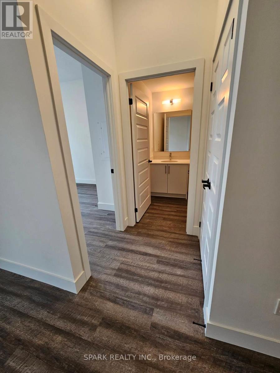 106 - 107 Roger Street, Waterloo, Ontario  N2J 0G3 - Photo 5 - X12412444