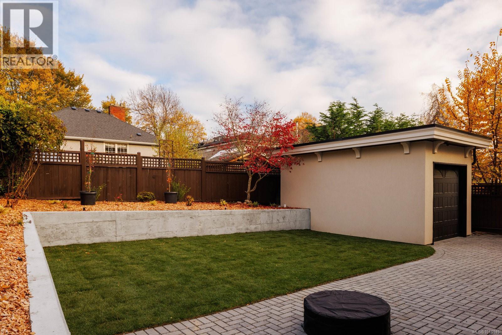 135 Passmore St, Victoria, British Columbia  V8S 3V6 - Photo 45 - 1014145