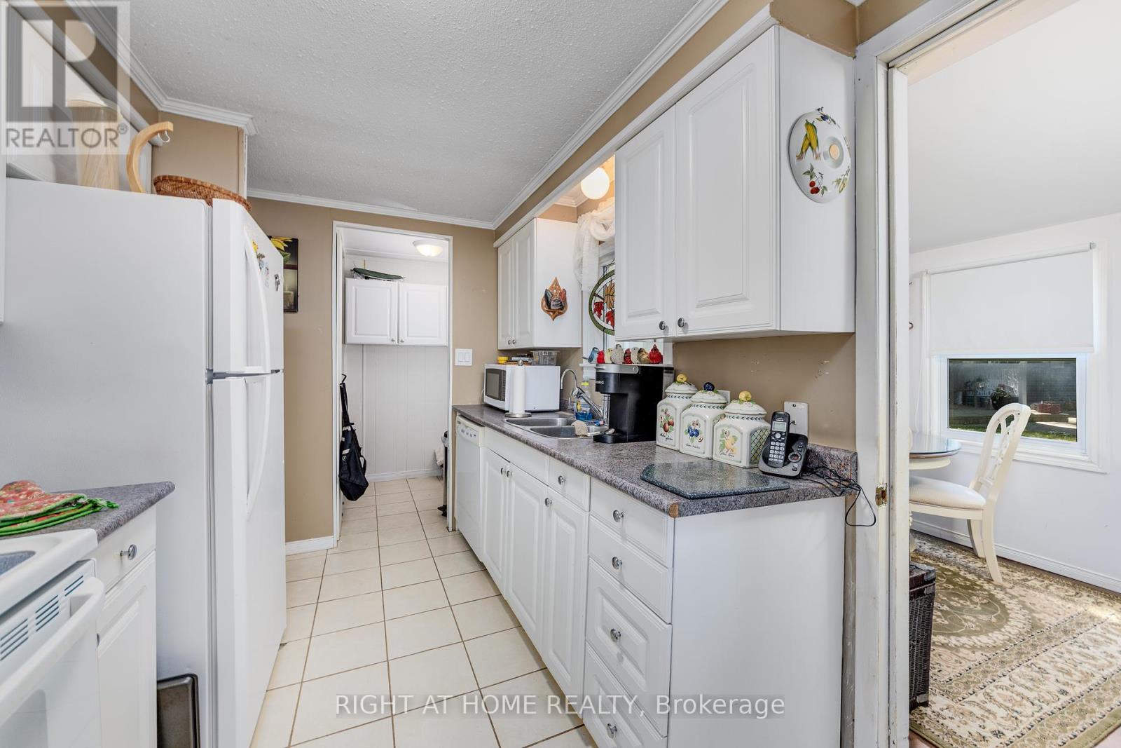 17 Weeping Willow Drive, Innisfil, Ontario  L9S 1R6 - Photo 9 - N12362606