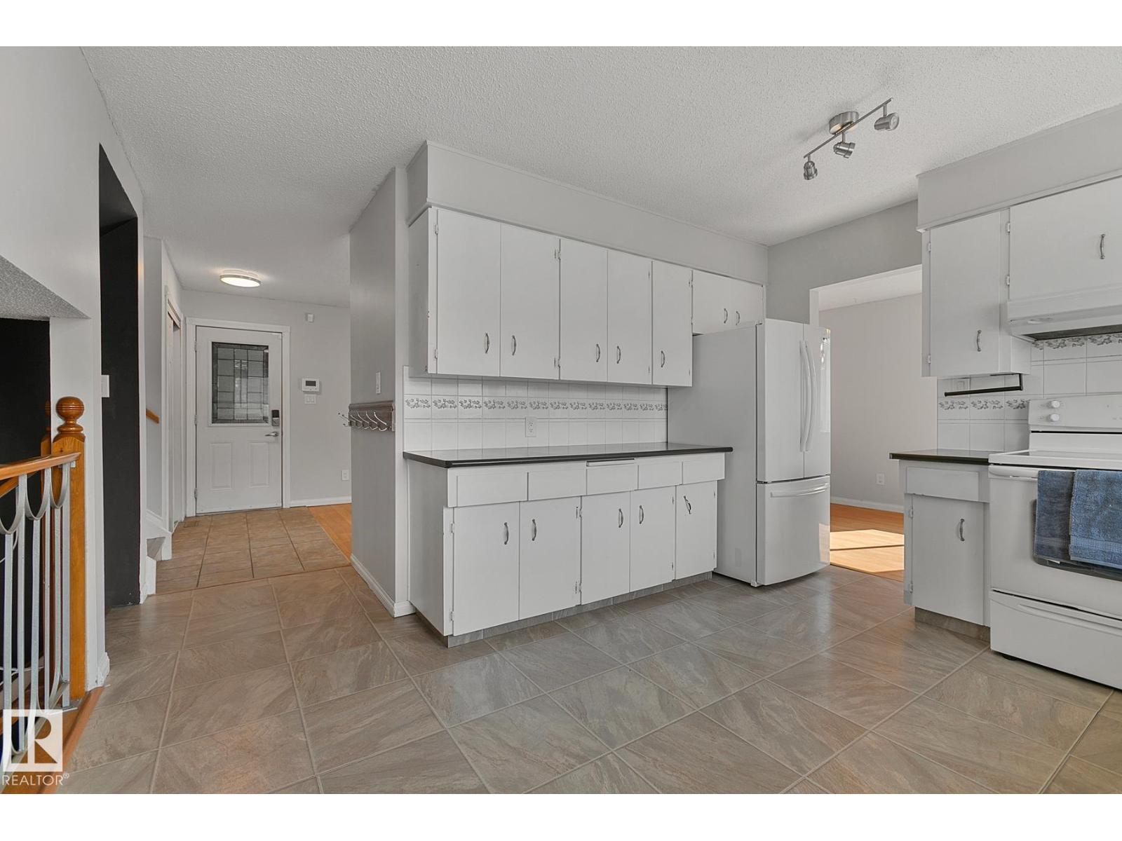 4328 79 St Nw, Edmonton, Alberta  T6K 0Y8 - Photo 9 - E4458347