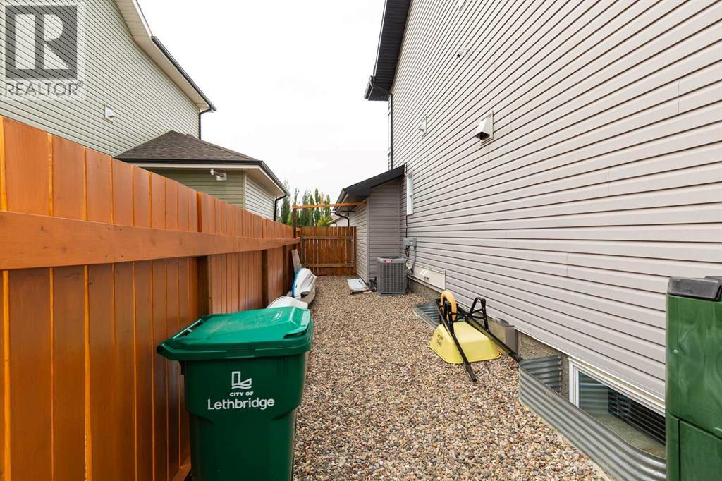749 Twinriver Loop W, Lethbridge, Alberta  T1J 5B5 - Photo 41 - A2257512