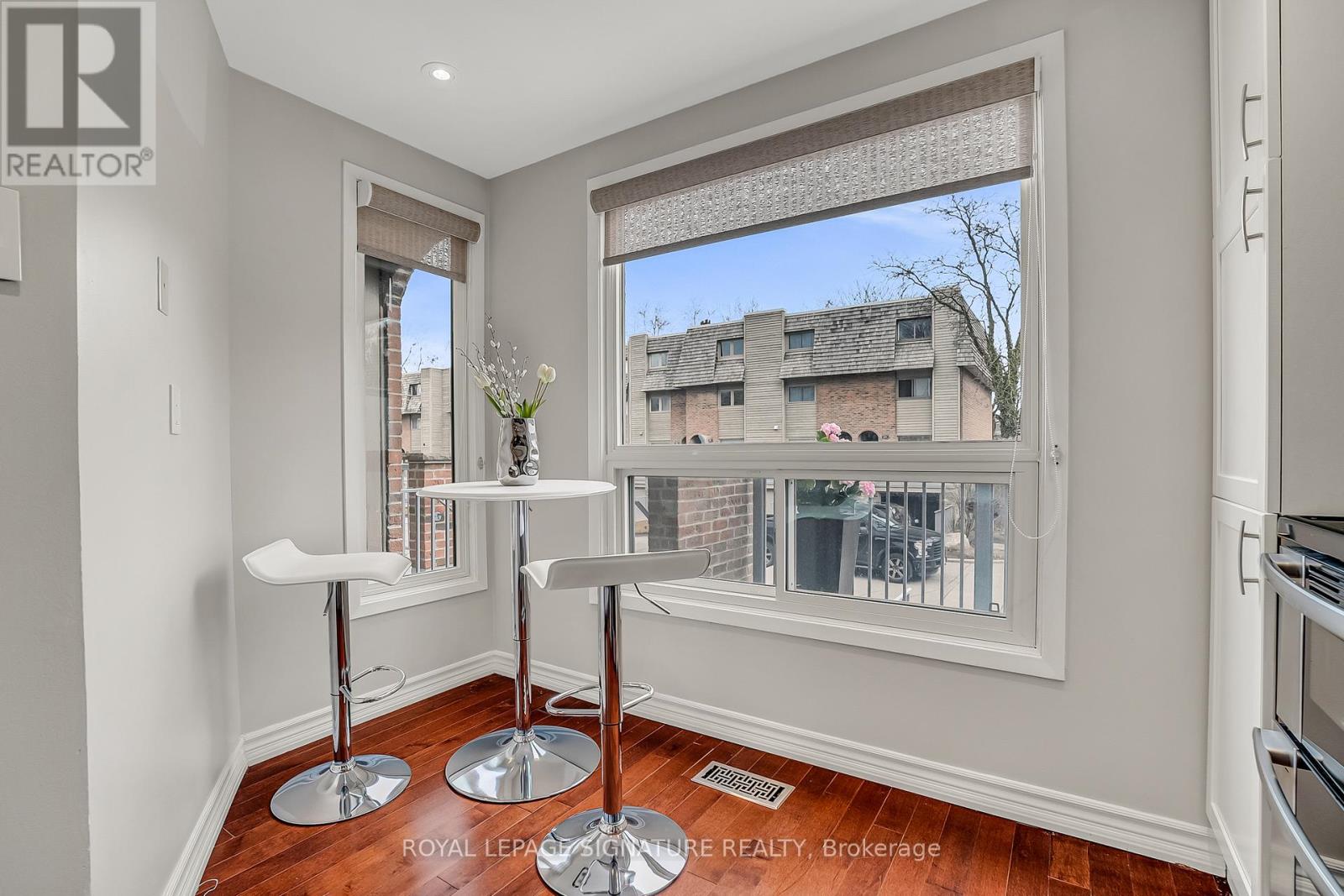22 Dutch Myrtle Way, Toronto, Ontario  M3B 3K8 - Photo 4 - C12412440