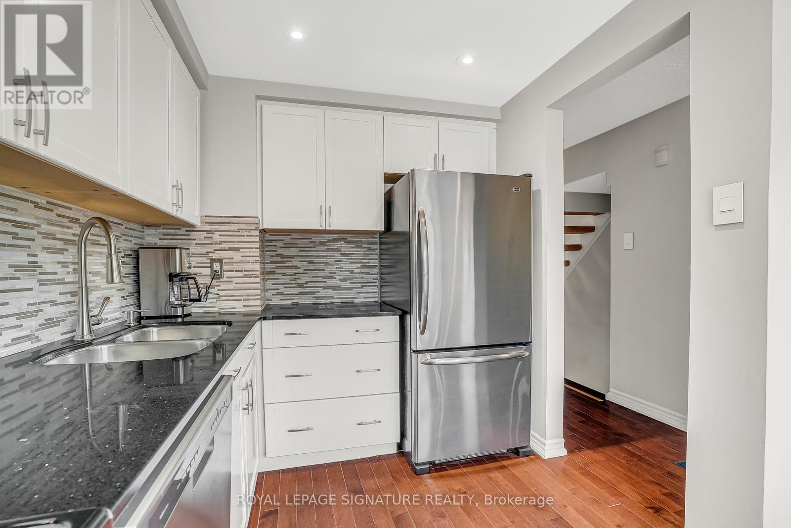 22 Dutch Myrtle Way, Toronto, Ontario  M3B 3K8 - Photo 3 - C12412440