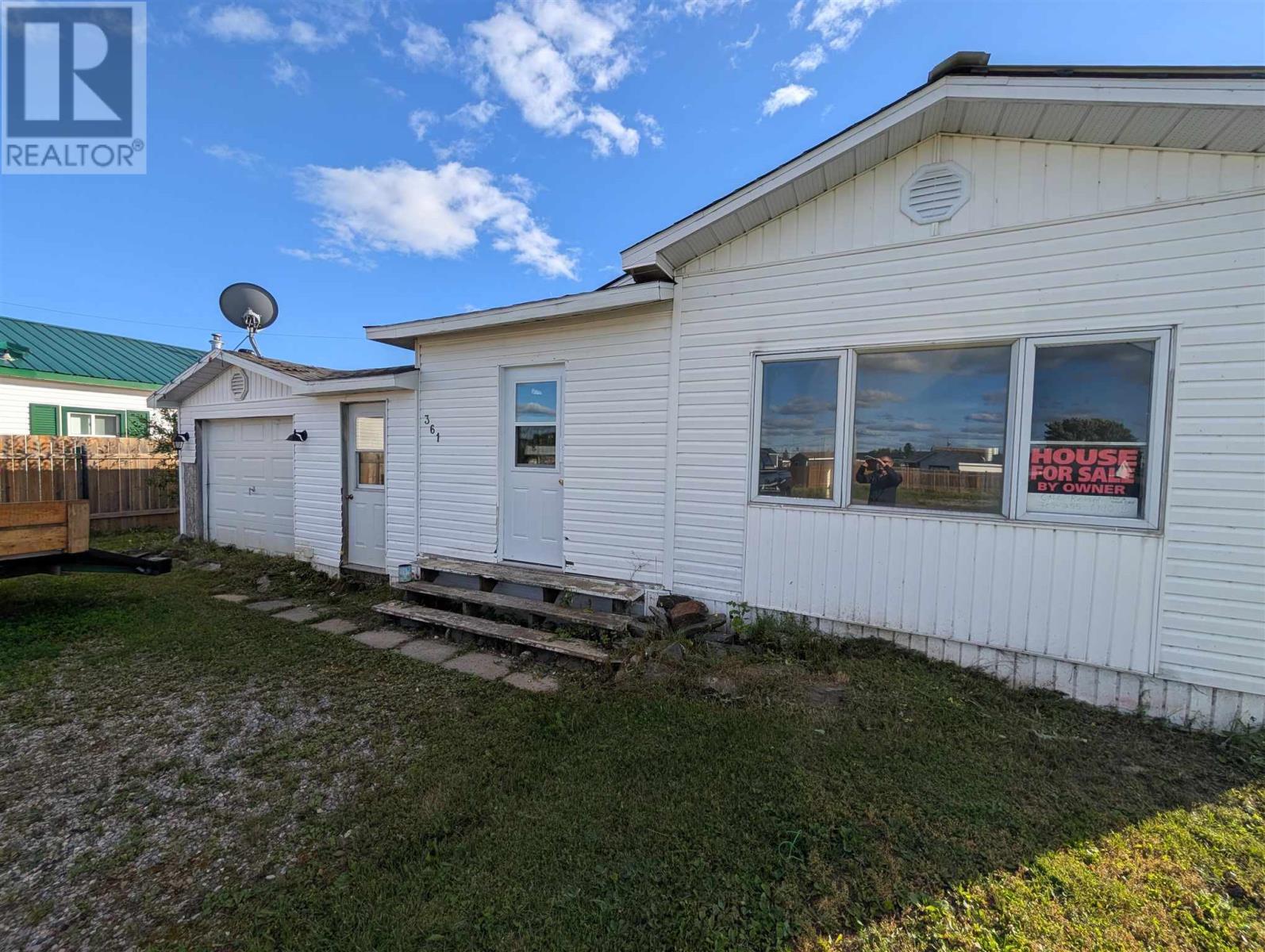 361 Des Saules Ave, Dubreuilville, Ontario  P0S 1B0 - Photo 2 - SM252690