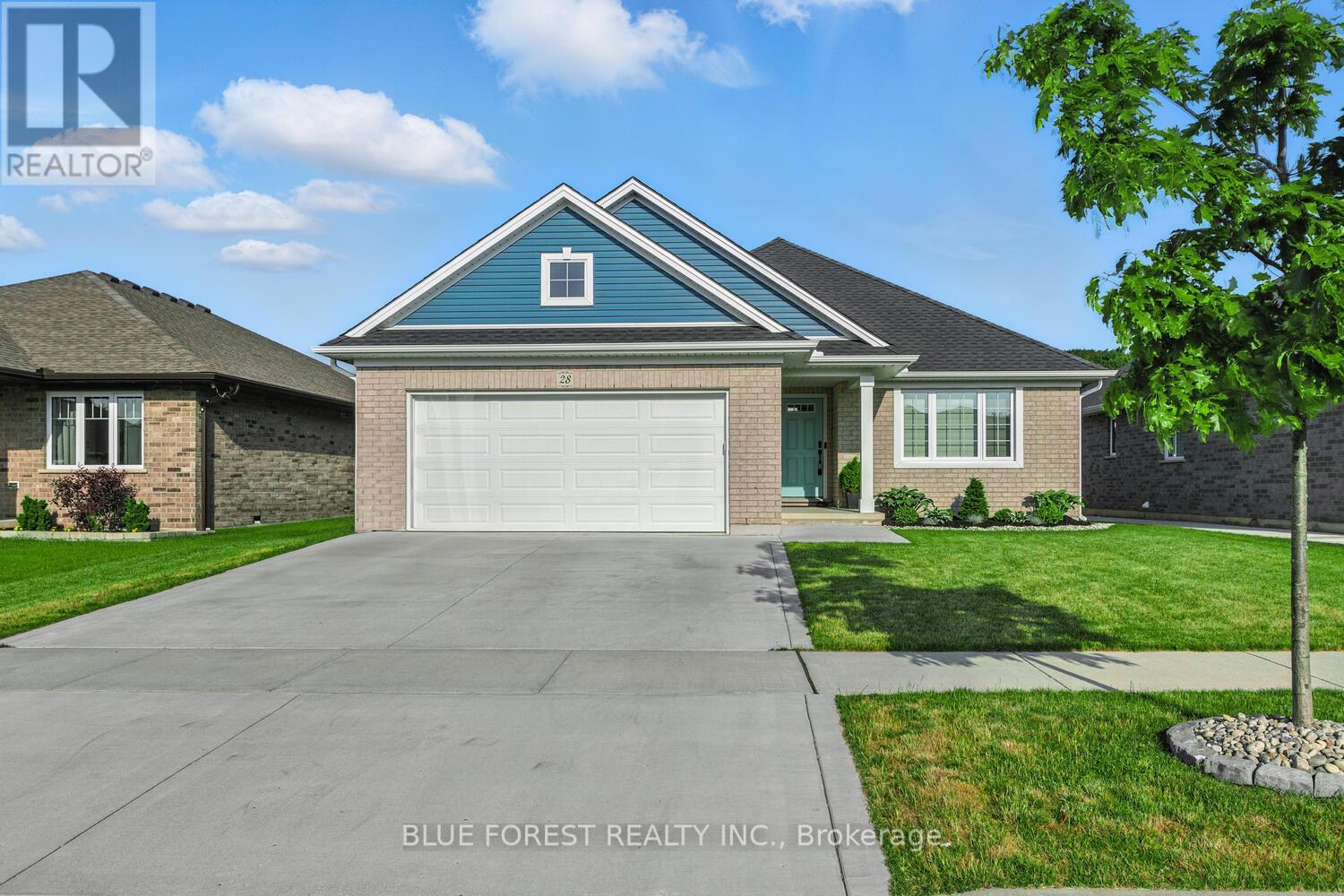 28 Weir Crescent, St. Thomas, Ontario  N5R 0L7 - Photo 2 - X12412664