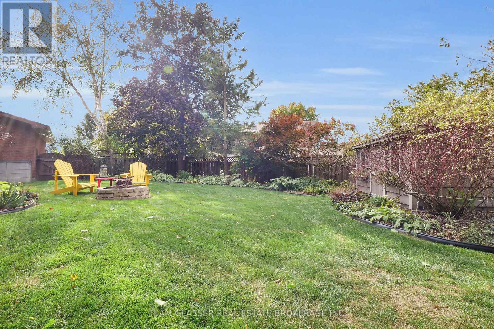 33 Hillcrest Court, Middlesex Centre, Ontario  N0L 1E0 - Photo 10 - X12412665