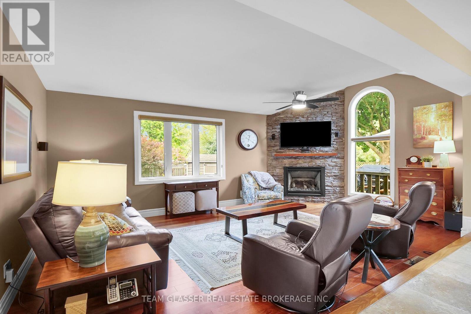 33 Hillcrest Court, Middlesex Centre, Ontario  N0L 1E0 - Photo 21 - X12412665