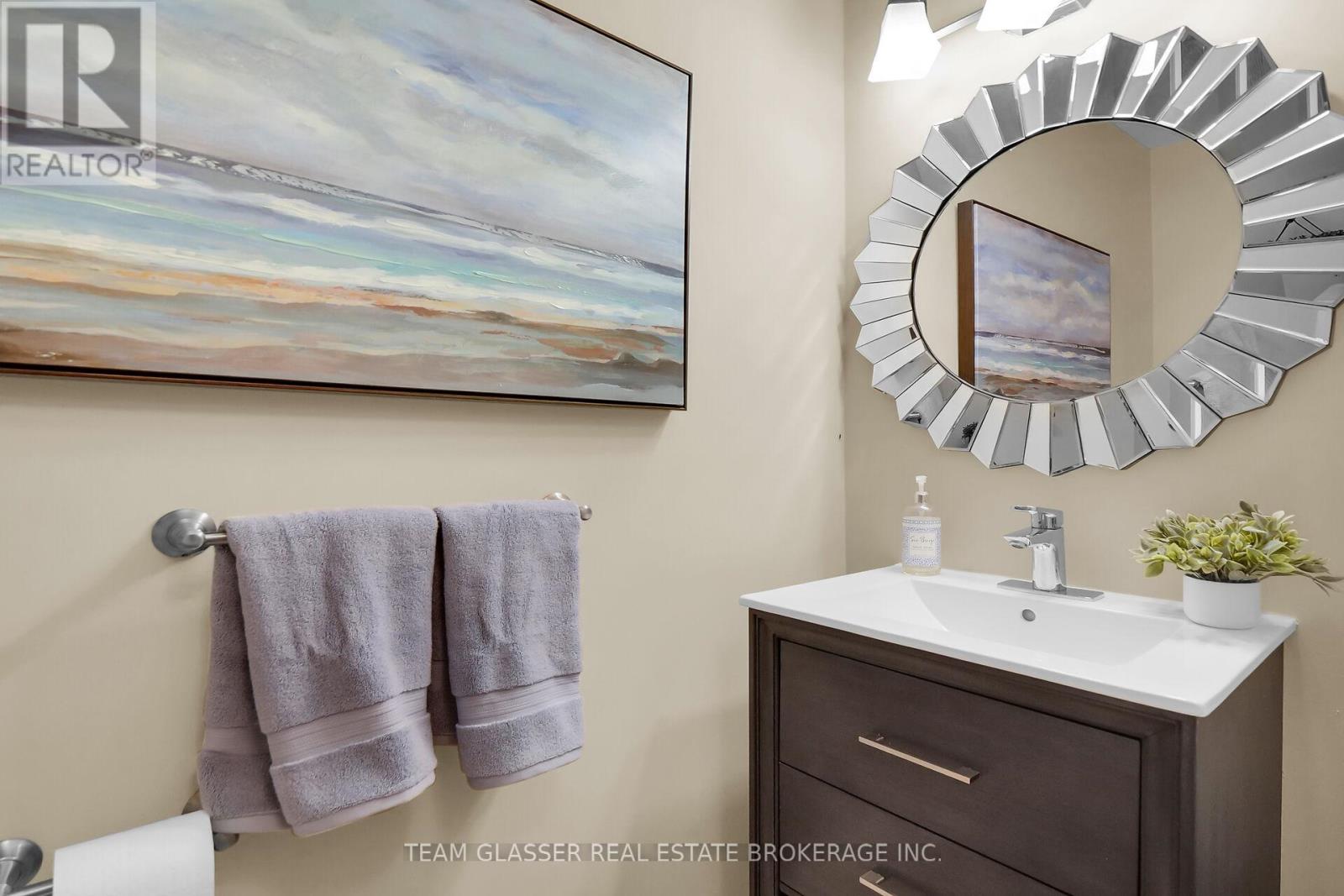 33 Hillcrest Court, Middlesex Centre, Ontario  N0L 1E0 - Photo 23 - X12412665