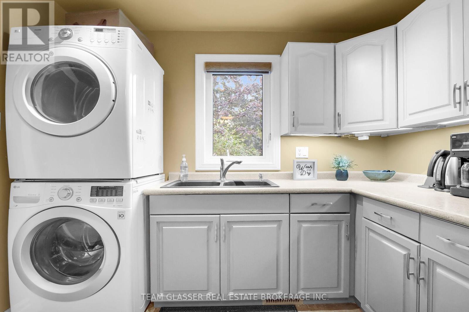 33 Hillcrest Court, Middlesex Centre, Ontario  N0L 1E0 - Photo 24 - X12412665