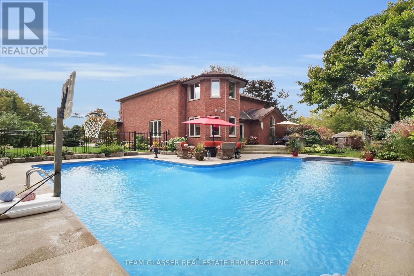 33 Hillcrest Court, Middlesex Centre, Ontario  N0L 1E0 - Photo 5 - X12412665