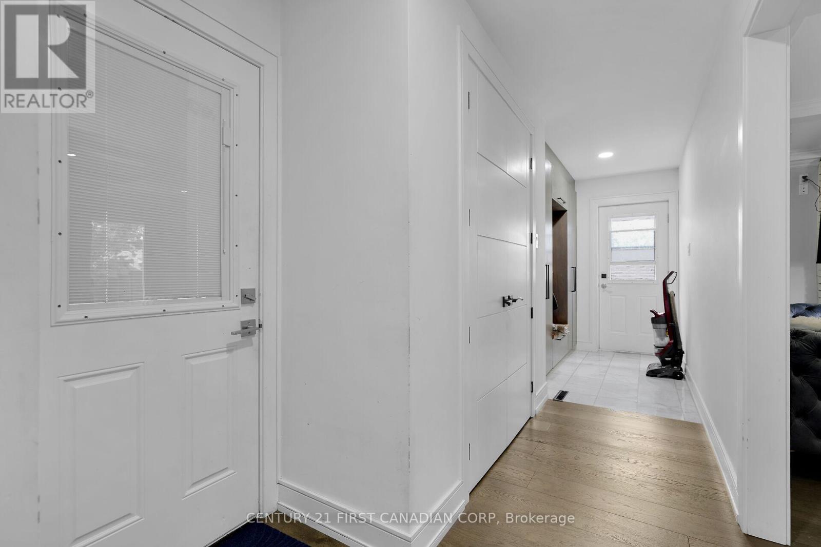 1027 Flintlock Court N, London North (North P), Ontario  N6H 4M3 - Photo 18 - X12412738