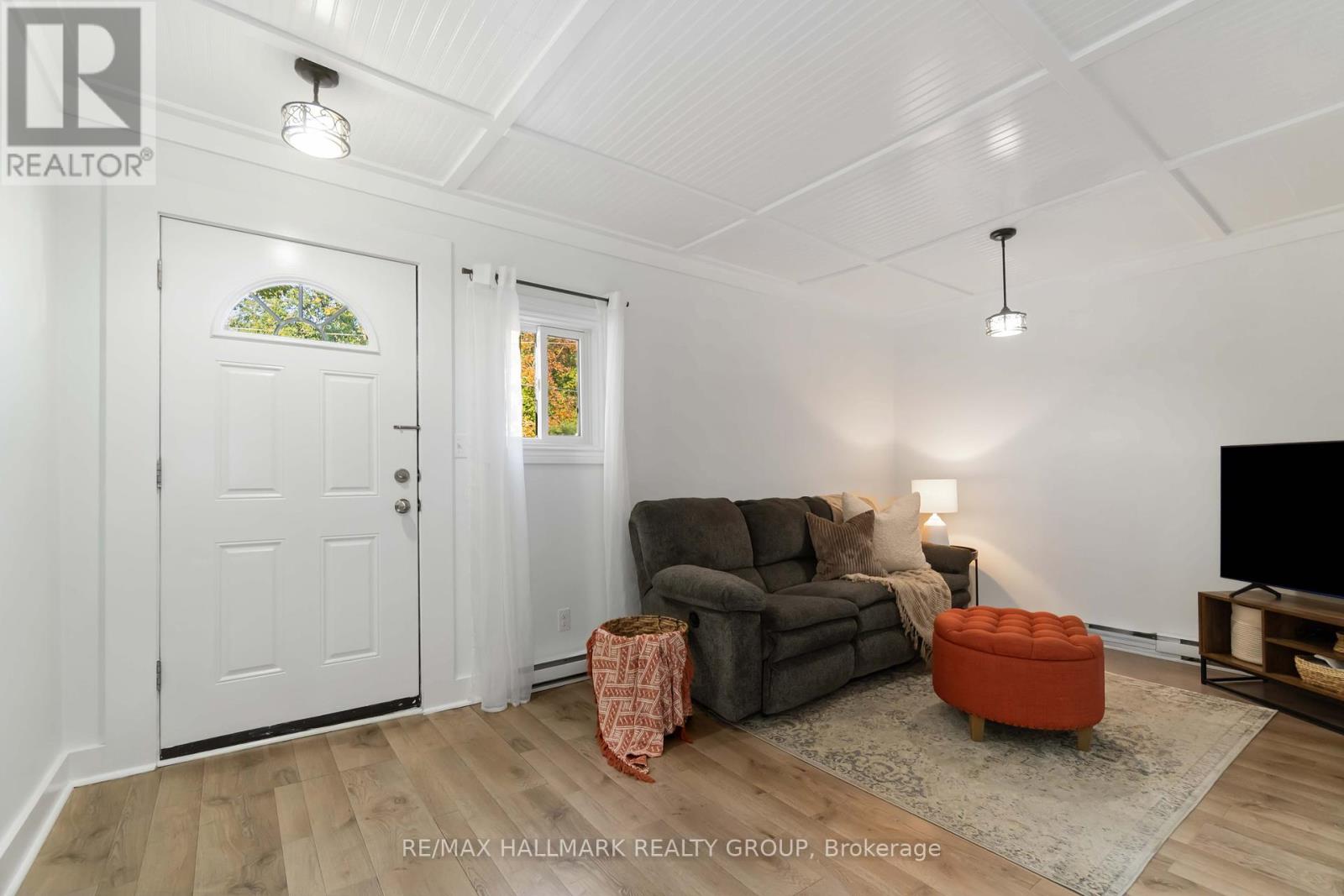 6 Algonkin Trail, Mcnab/braeside, Ontario  K7S 3G7 - Photo 13 - X12412667
