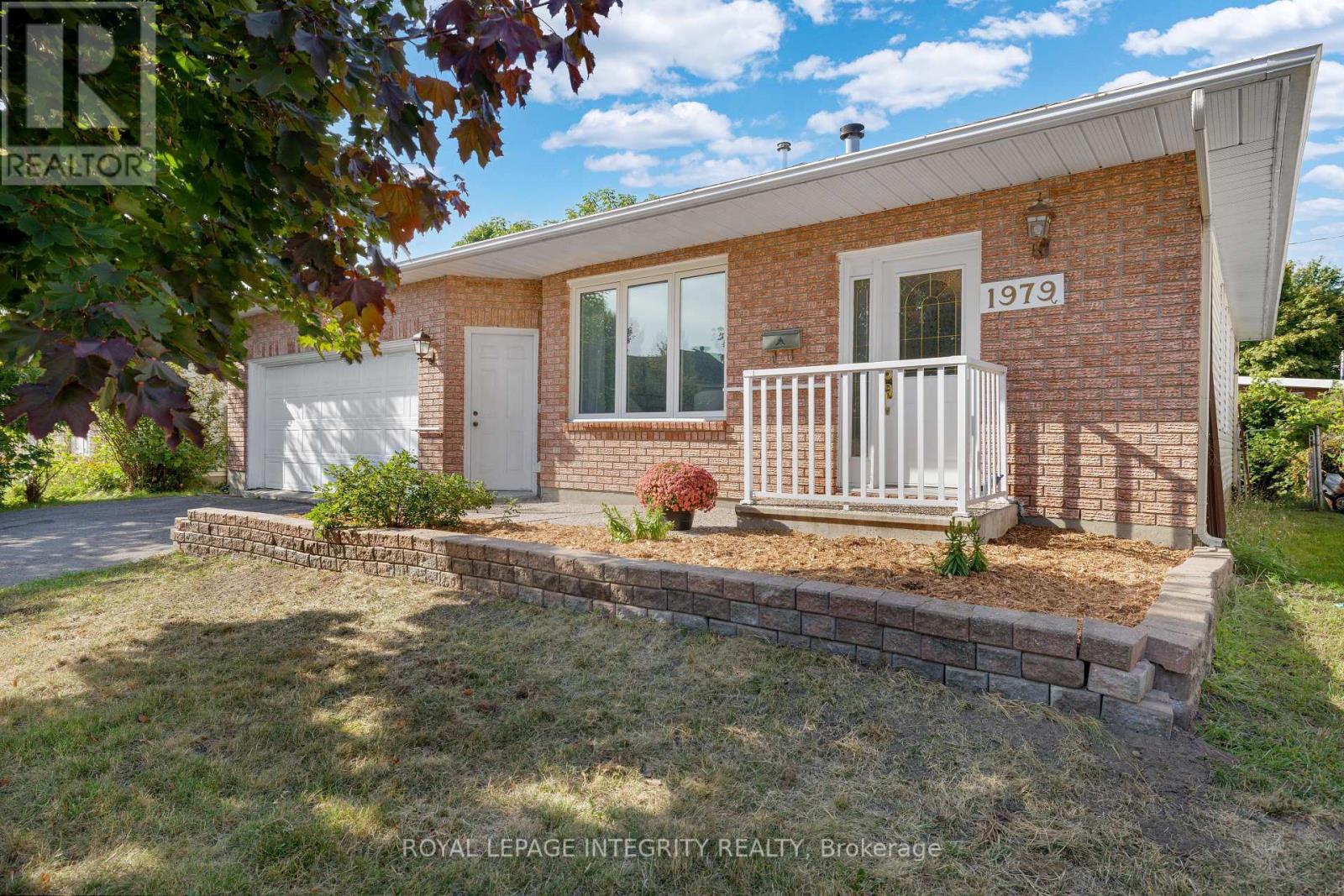 1979 Jasper Avenue, Ottawa, Ontario  K1V 0X9 - Photo 2 - X12412718
