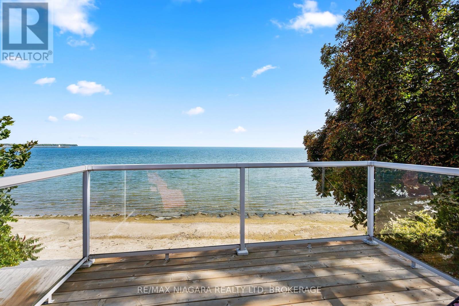 105 Lighthouse Drive, Haldimand (Dunnville), Ontario  N1A 2W6 - Photo 12 - X12412676