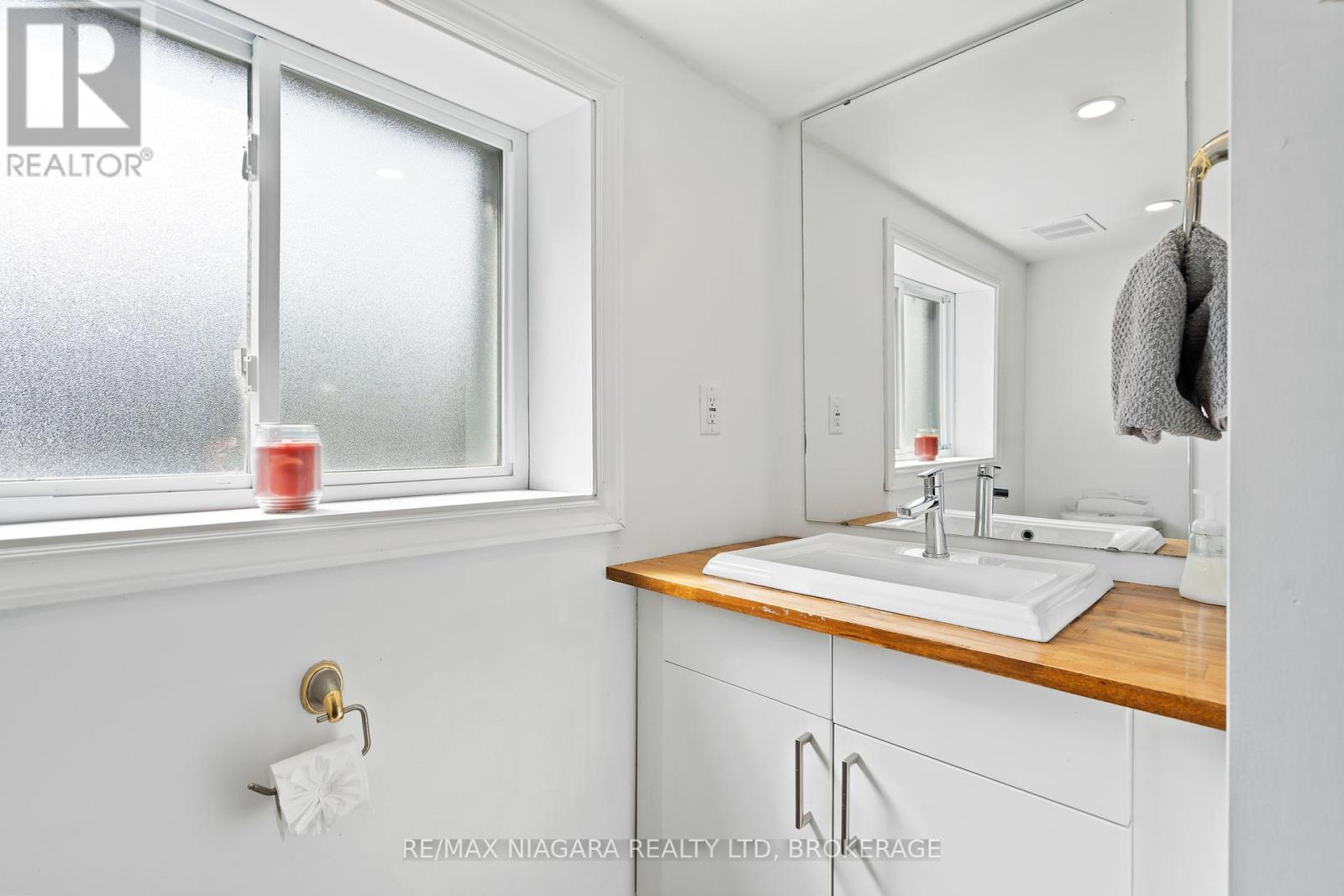 105 Lighthouse Drive, Haldimand (Dunnville), Ontario  N1A 2W6 - Photo 22 - X12412676