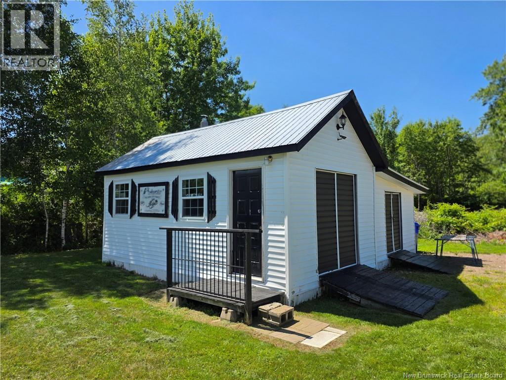 63 First Avenue, Mcadam, New Brunswick  E6J 1S7 - Photo 5 - NB124024