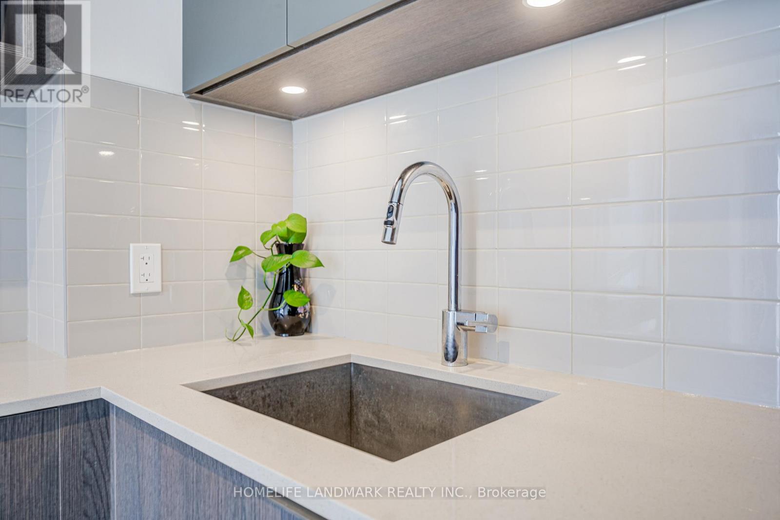 1902 - 25 Holly Street, Toronto, Ontario  M4S 0E3 - Photo 16 - C12412495