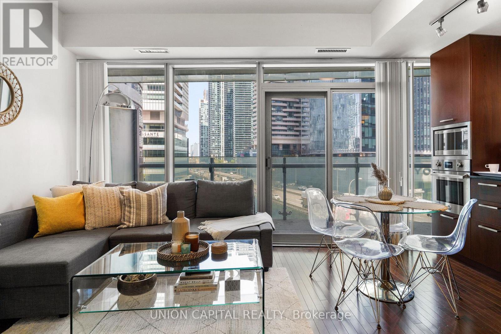 501 - 12 York Street, Toronto, Ontario  M5J 0A9 - Photo 5 - C12412496