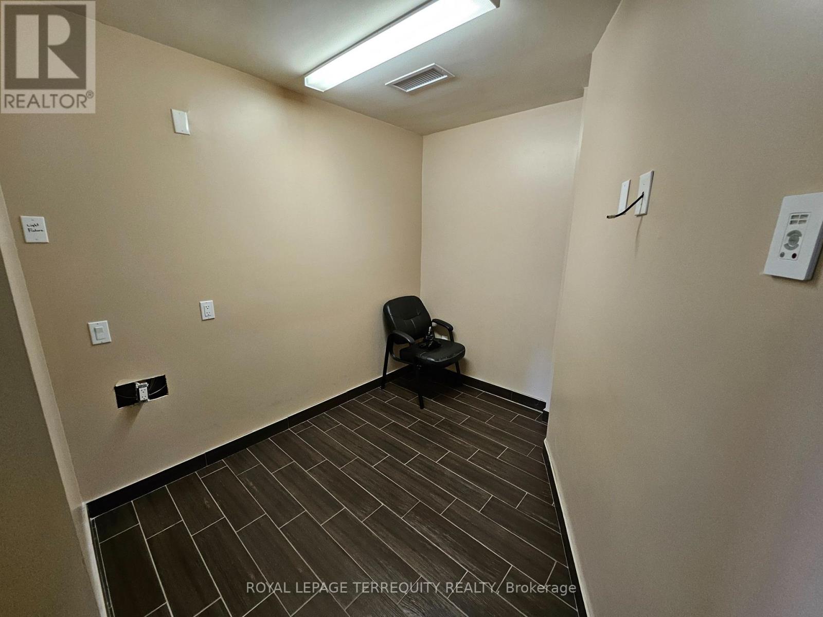 Second Floor - 116 Sheppard Avenue W, Toronto (Lansing-Westgate), Ontario  M2N 1M5 - Photo 13 - C12412555