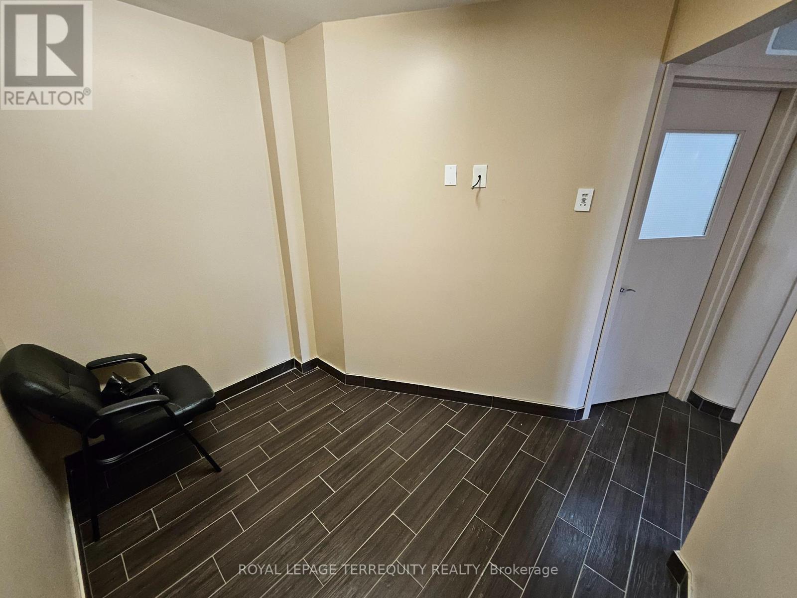 Second Floor - 116 Sheppard Avenue W, Toronto (Lansing-Westgate), Ontario  M2N 1M5 - Photo 15 - C12412555