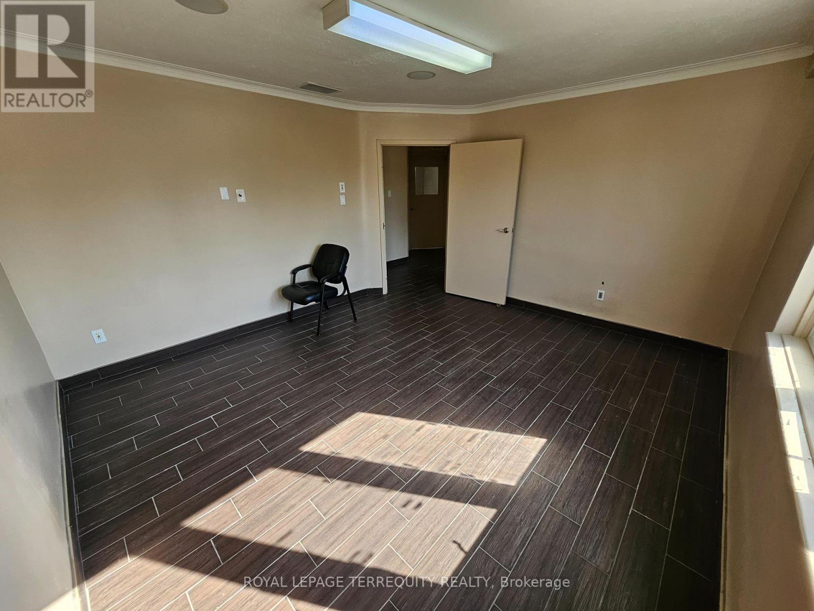 Second Floor - 116 Sheppard Avenue W, Toronto (Lansing-Westgate), Ontario  M2N 1M5 - Photo 9 - C12412555