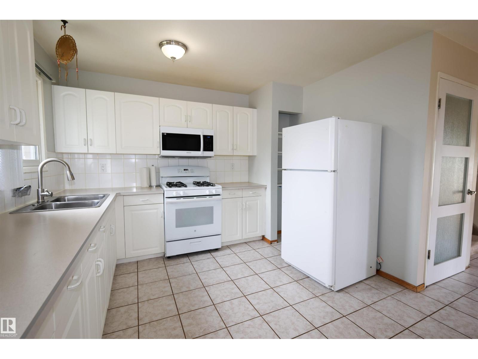 14009 30 St Nw, Edmonton, Alberta  T5Y 1R5 - Photo 6 - E4447474