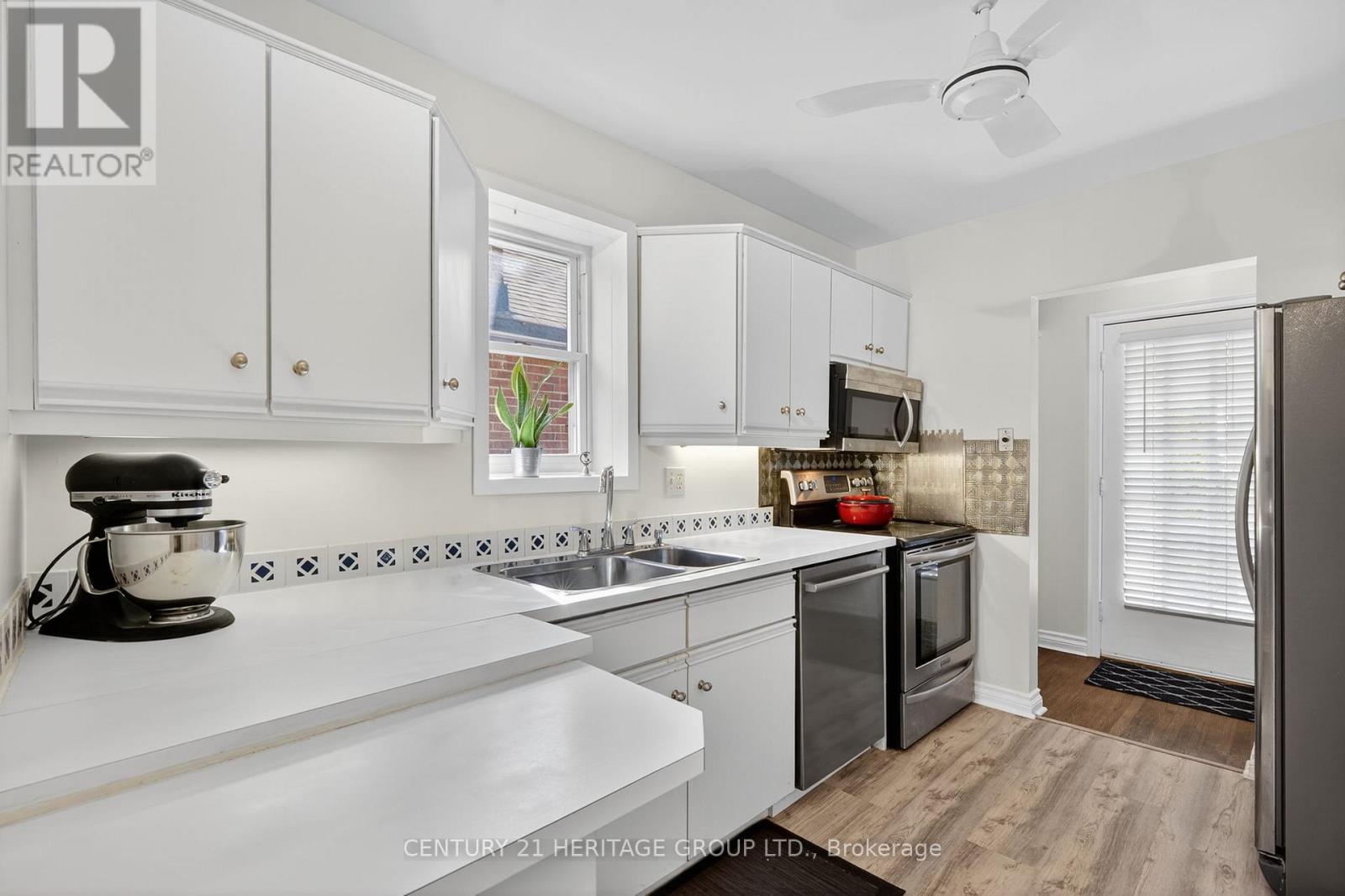 1269 Broadview Avenue, Toronto, Ontario  M4K 2T5 - Photo 8 - E12412467