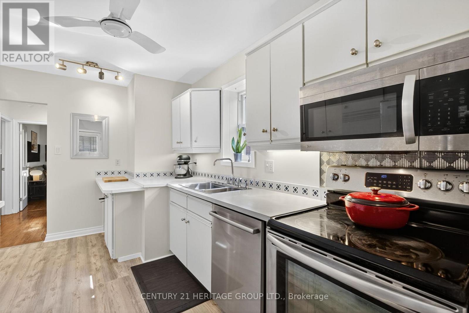 1269 Broadview Avenue, Toronto, Ontario  M4K 2T5 - Photo 9 - E12412467