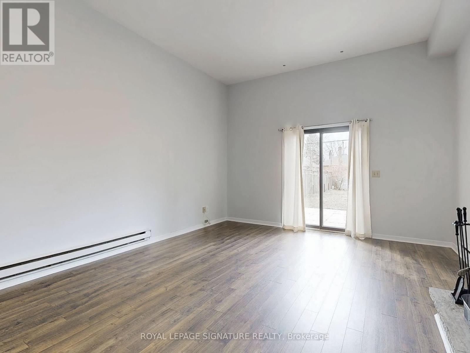 303 Gowan Avenue, Toronto, Ontario  M4J 2K7 - Photo 12 - E12412587