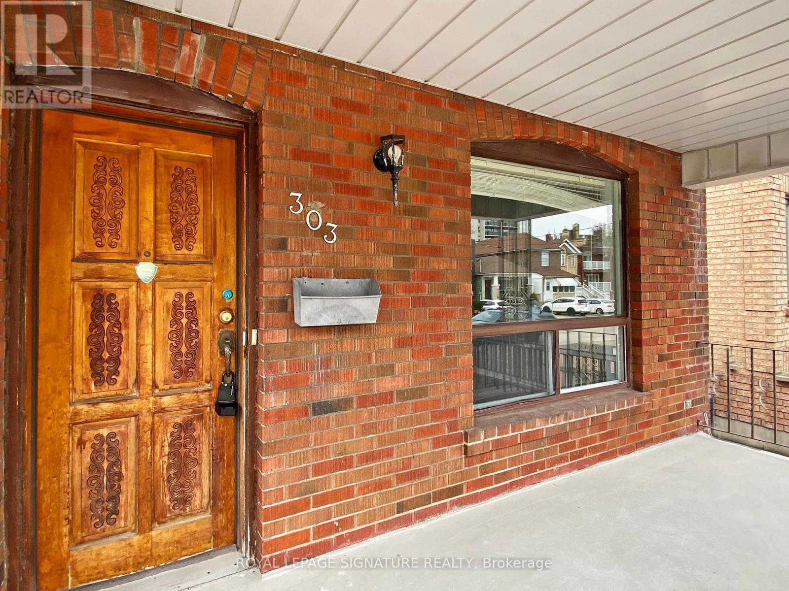303 Gowan Avenue, Toronto, Ontario  M4J 2K7 - Photo 2 - E12412587