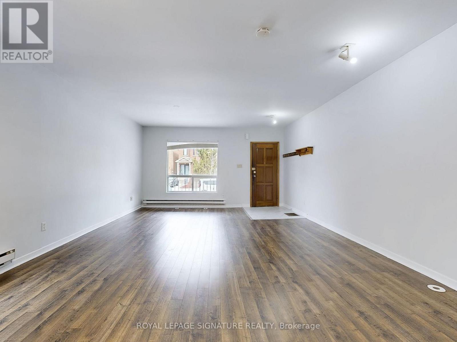 303 Gowan Avenue, Toronto, Ontario  M4J 2K7 - Photo 4 - E12412587