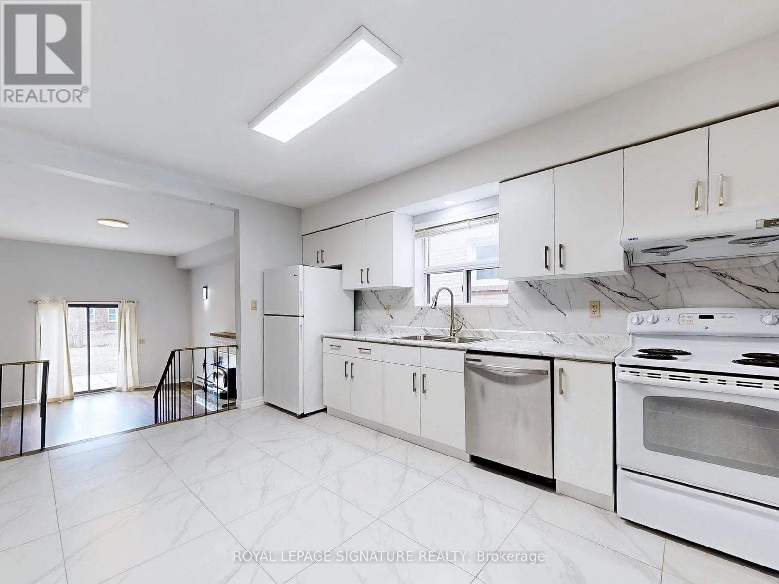 303 Gowan Avenue, Toronto, Ontario  M4J 2K7 - Photo 8 - E12412587
