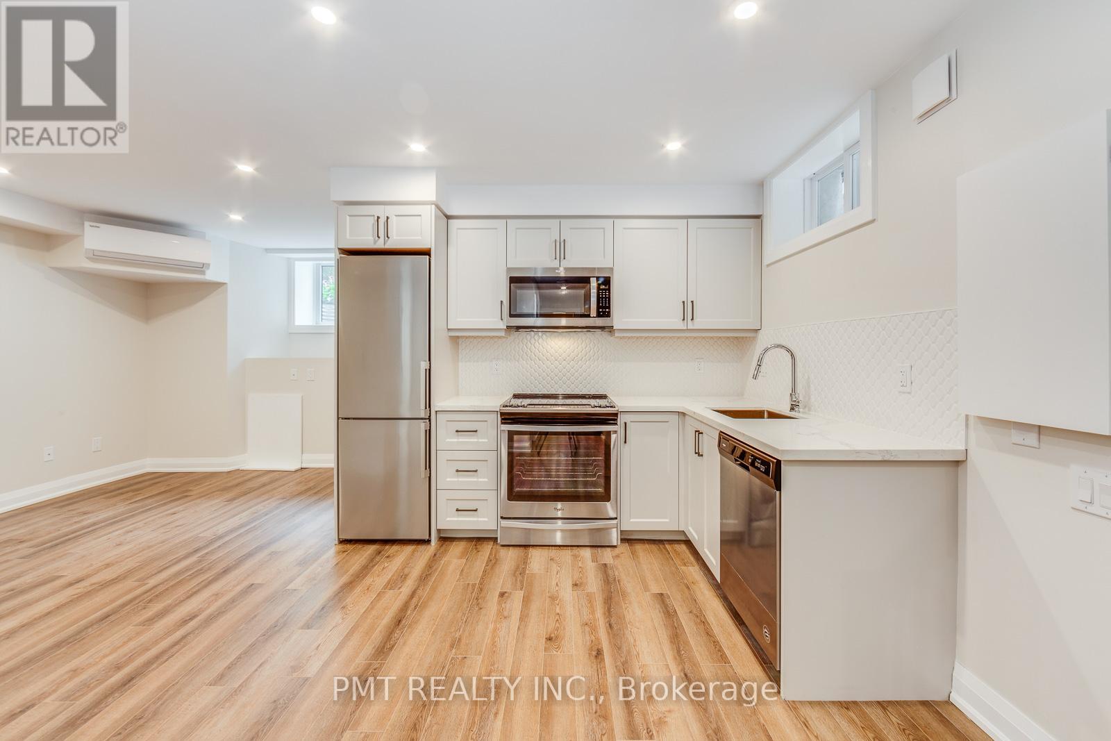 C - 17 Lockwood Road, Toronto, Ontario  M4L 3M7 - Photo 4 - E12412625