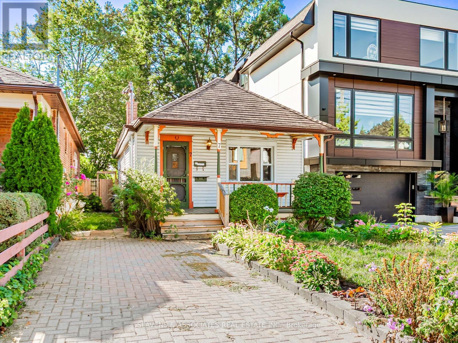 Property at 7 HOLBORNE AVENUE image 2