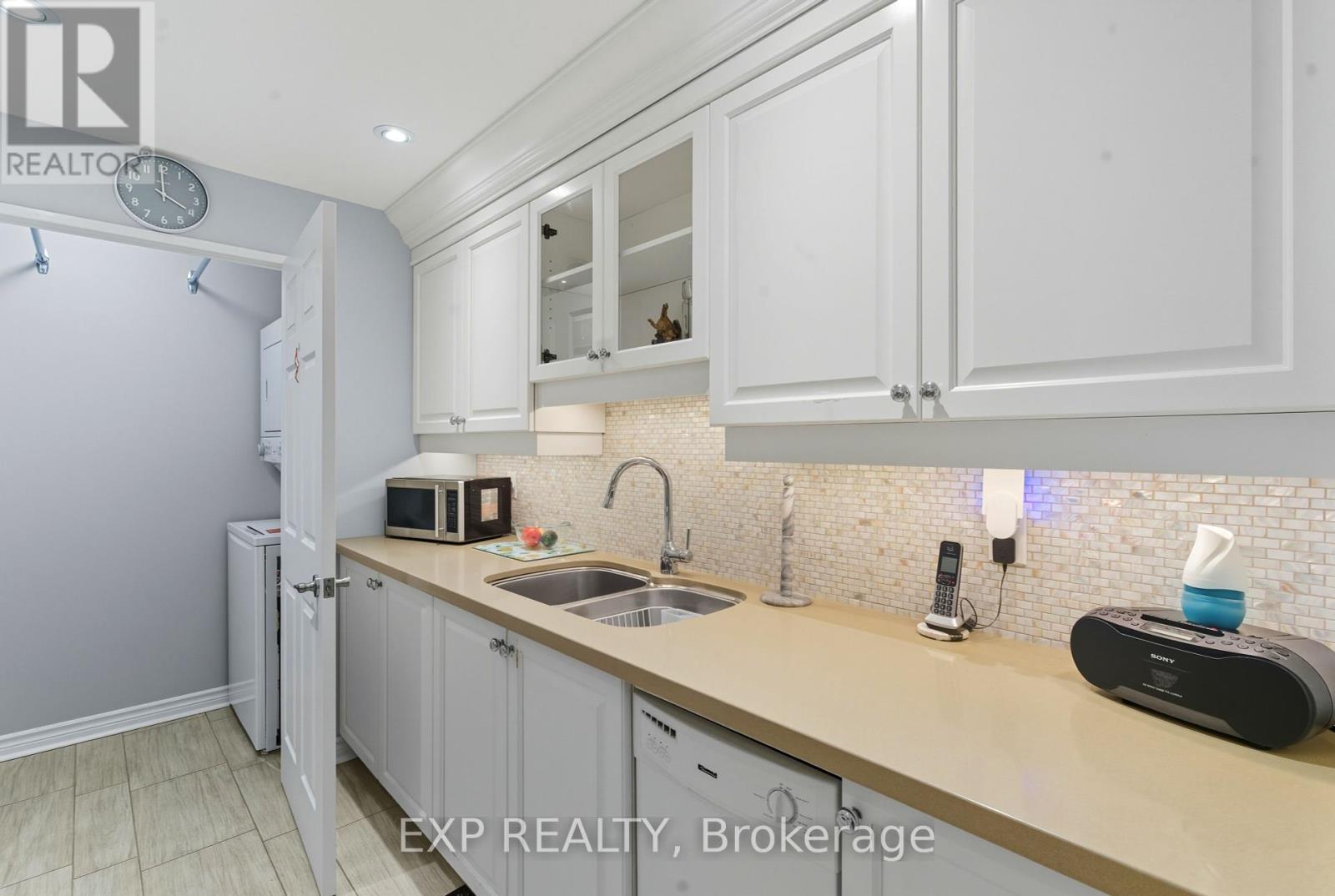 111 - 14924 Yonge Street, Aurora, Ontario  L4G 6H7 - Photo 14 - N12412592