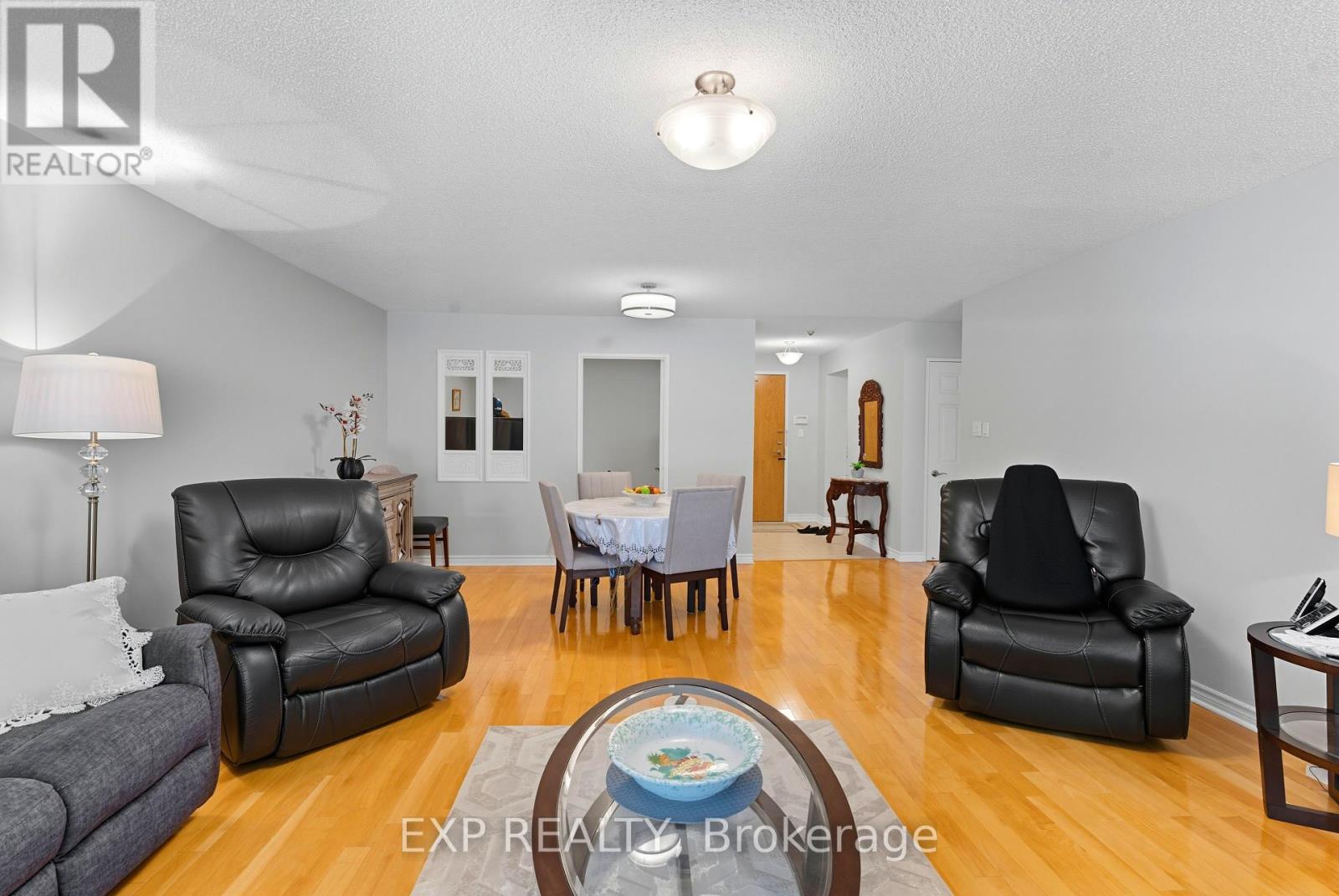 111 - 14924 Yonge Street, Aurora, Ontario  L4G 6H7 - Photo 7 - N12412592