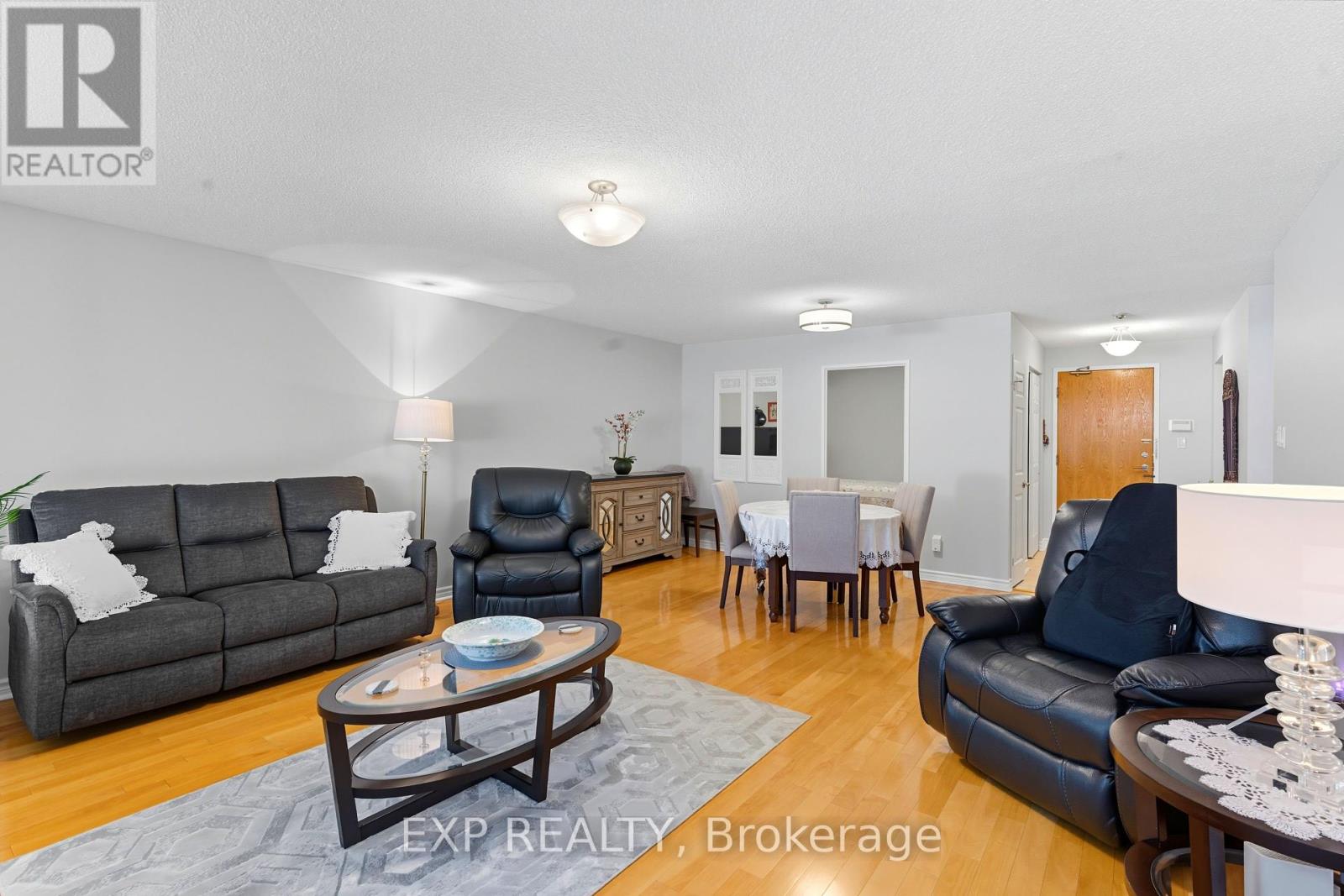 111 - 14924 Yonge Street, Aurora, Ontario  L4G 6H7 - Photo 8 - N12412592