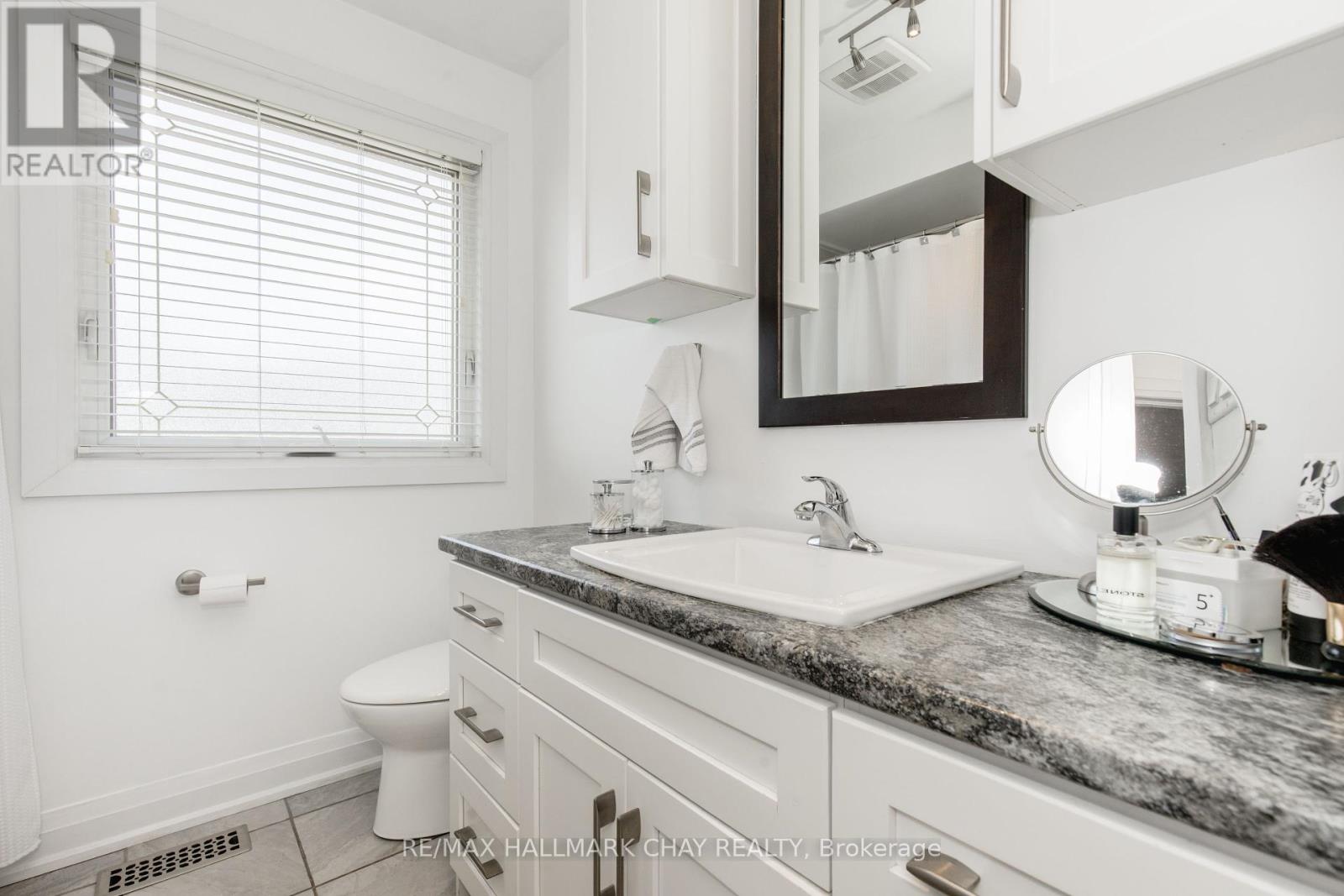 124 Brown Street, Barrie (Holly), Ontario  L4N 7V7 - Photo 22 - S12412480