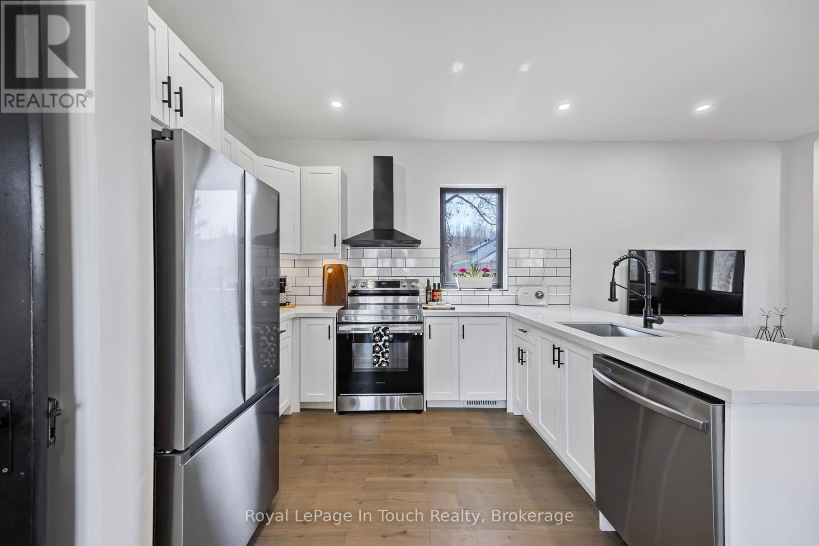 381 Olive Street, Midland, Ontario  L4R 2R4 - Photo 8 - S12412829