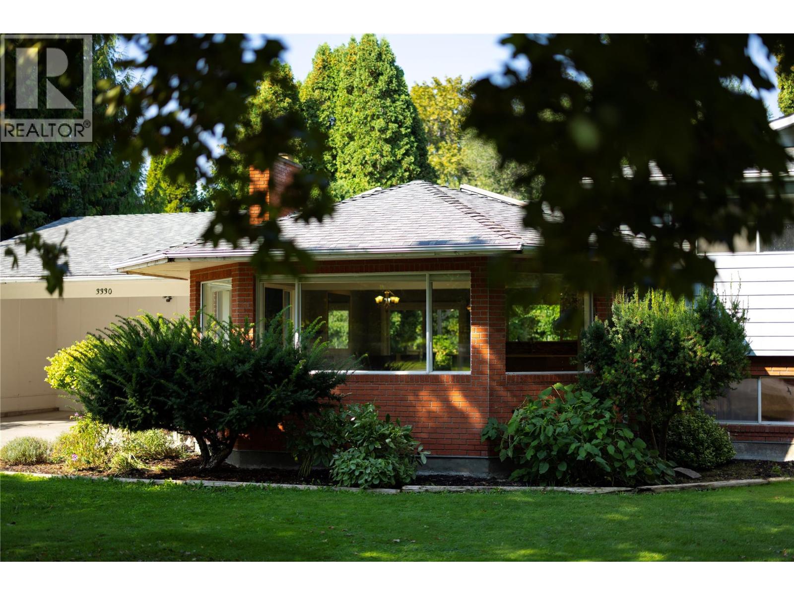 3330 Jackson Court, Kelowna, British Columbia  V1W 2T6 - Photo 2 - 10363092