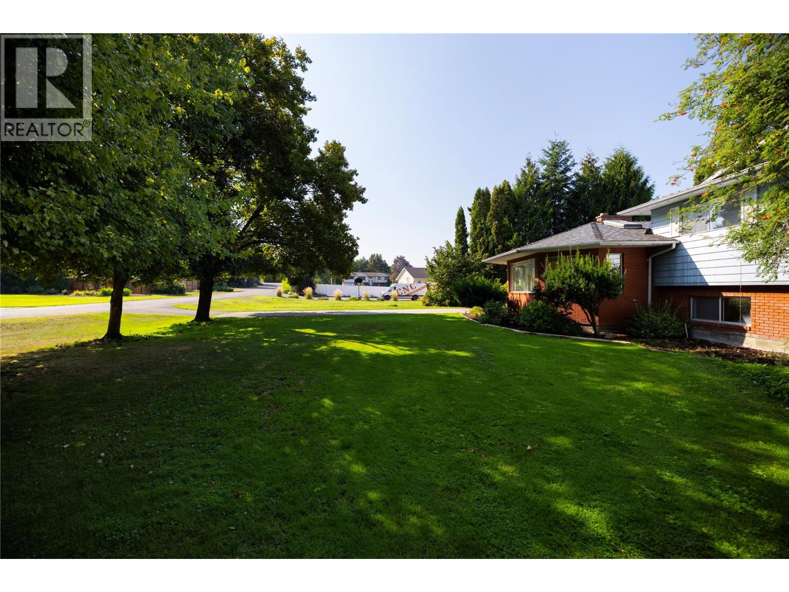 3330 Jackson Court, Kelowna, British Columbia  V1W 2T6 - Photo 6 - 10363092
