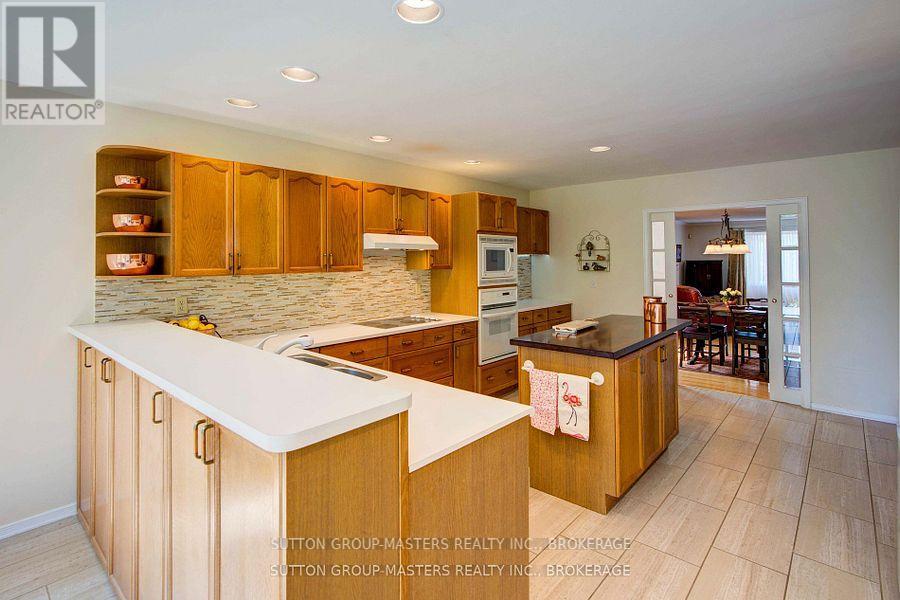 47 Bayshore Drive, Loyalist (Bath), Ontario  K0H 1G0 - Photo 10 - X12412793