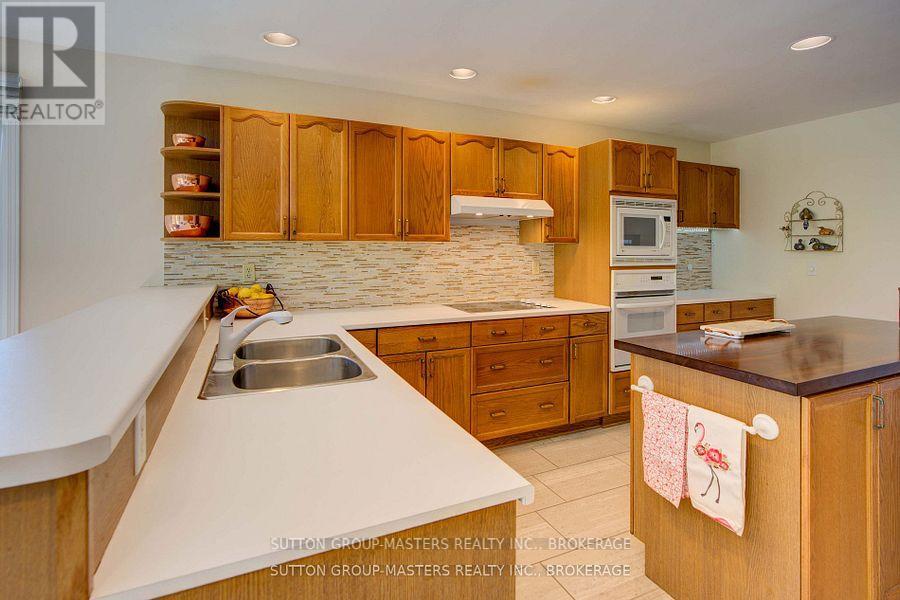 47 Bayshore Drive, Loyalist (Bath), Ontario  K0H 1G0 - Photo 11 - X12412793