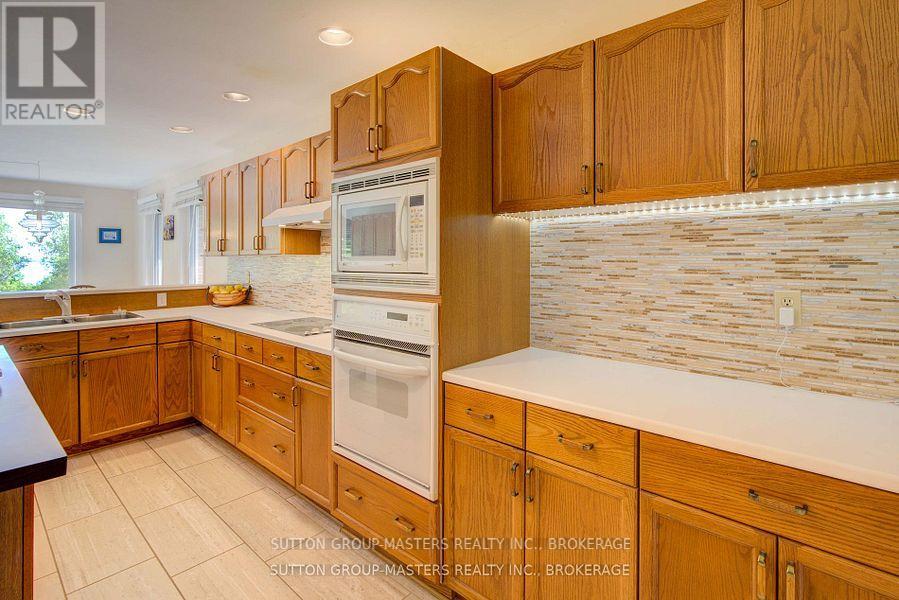 47 Bayshore Drive, Loyalist (Bath), Ontario  K0H 1G0 - Photo 16 - X12412793